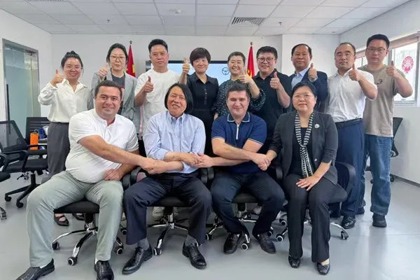 ဗဟိုအာရှ၏မော်တော်ကား Automotionarmarketary ကို Co-Shape ပုံသဏ် countain ာန်ကိုလက်တွဲပုံသဏ် countain ာန်ကို 0 င်ရောက်ရန်တိုက်ကြီး - Aircuz လက်မှတ်ရေးထိုးပွဲအခမ်းအနားသို့တက်ရောက်ခဲ့သည်